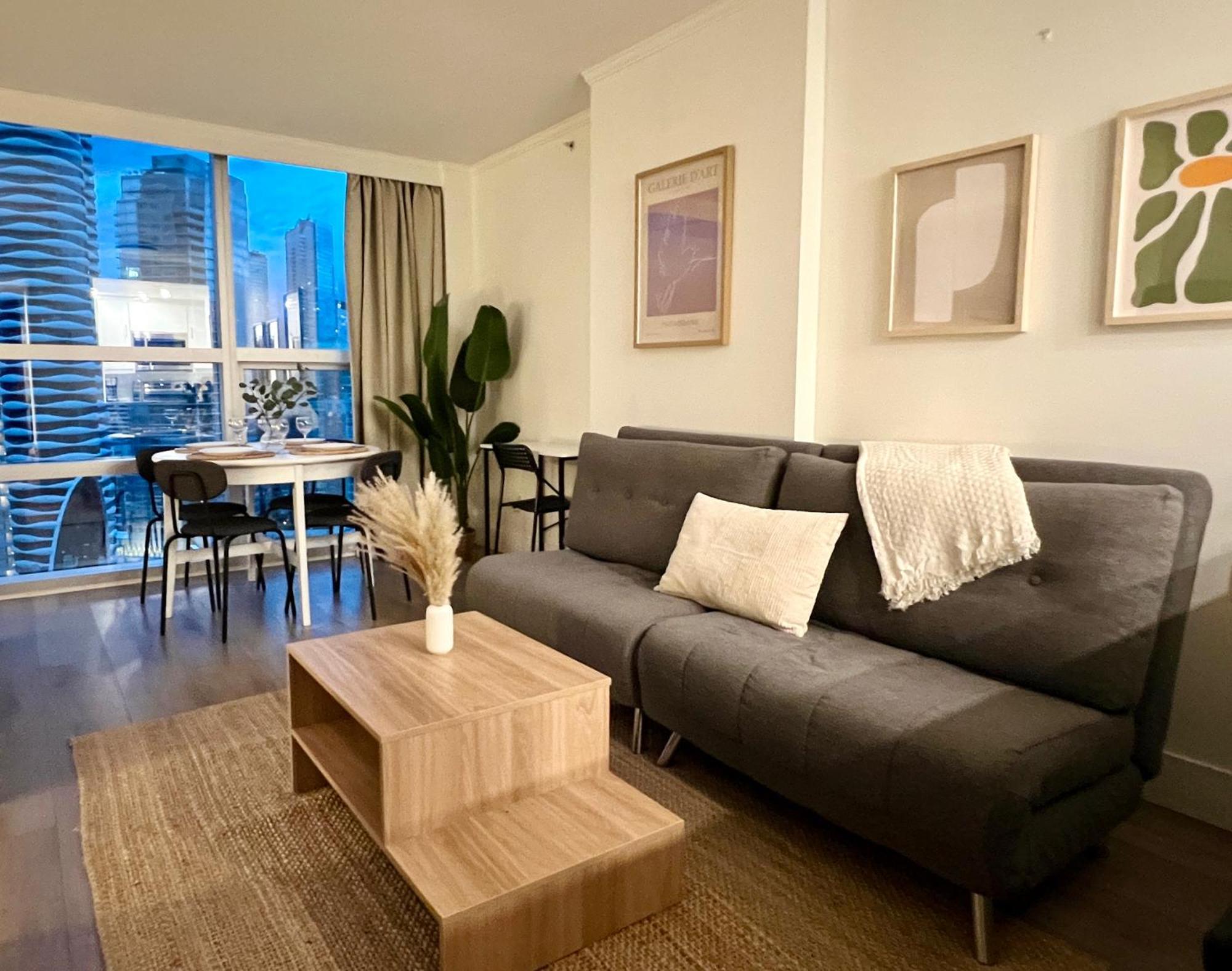 Appartamento Stunning Skyline Views In A Cozy And Stylish Abode Vancouver Esterno foto